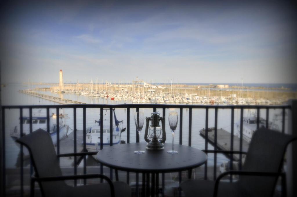 "Luigi" Balcon Sur La Mer Et Le Port De 세테 외부 사진