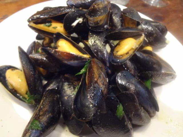 "Luigi" Balcon Sur La Mer Et Le Port De 세테 외부 사진