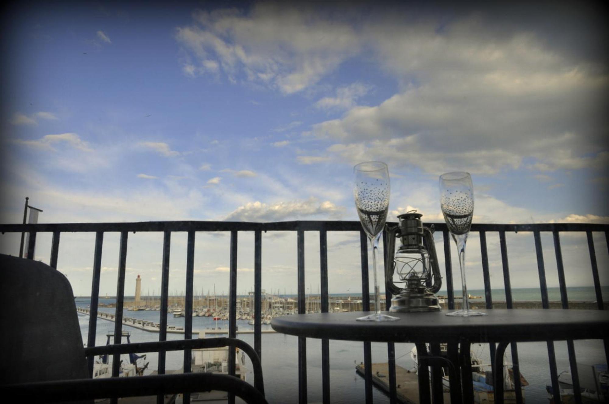 "Luigi" Balcon Sur La Mer Et Le Port De 세테 외부 사진